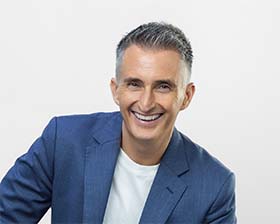 Professional photo for LinkedIn showing a friendly and approachable pose